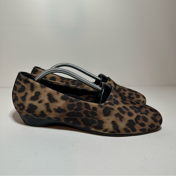 VIONIC Powell Women's Leopard Demi Wedge Comfort Orthaheel Slip-on Shoes Size 8 - Picture 1 of 9